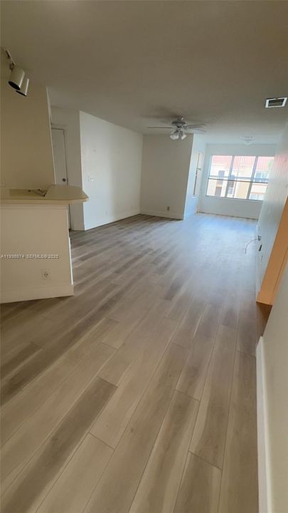 For Rent: $1,580 (1 beds, 1 baths, 712 Square Feet)