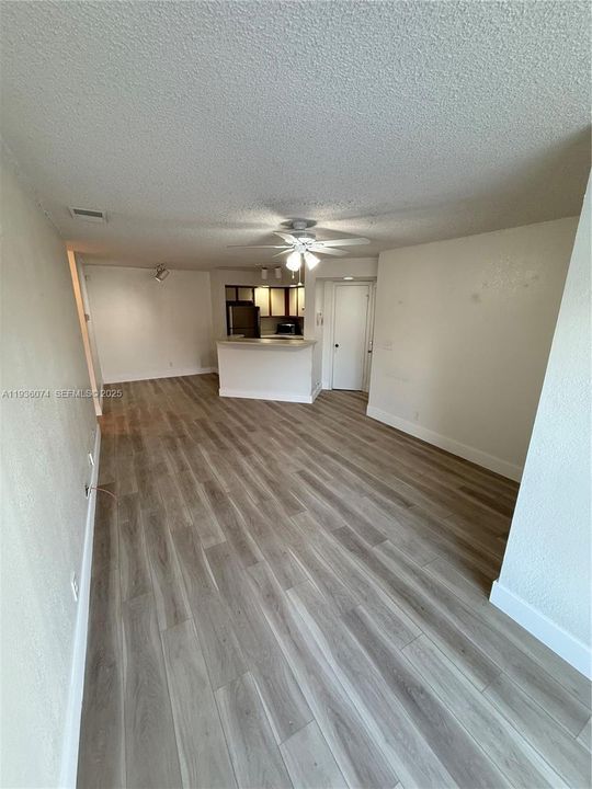For Rent: $1,580 (1 beds, 1 baths, 712 Square Feet)