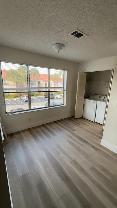 For Rent: $1,580 (1 beds, 1 baths, 712 Square Feet)