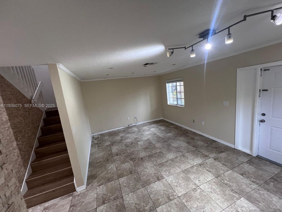 В аренду: $2,650 (3 спален, 2 ванн, 1131 Квадратных фут)