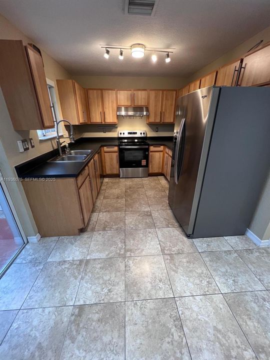 В аренду: $2,650 (3 спален, 2 ванн, 1131 Квадратных фут)