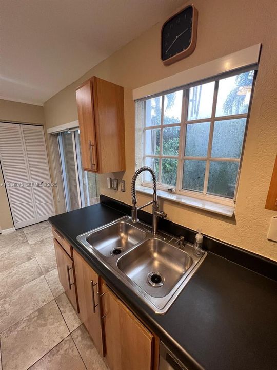 В аренду: $2,650 (3 спален, 2 ванн, 1131 Квадратных фут)