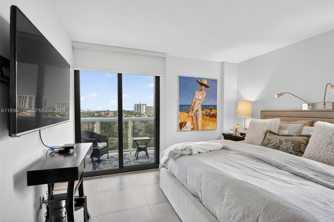 For Sale: $399,999 (2 beds, 2 baths, 1138 Square Feet)