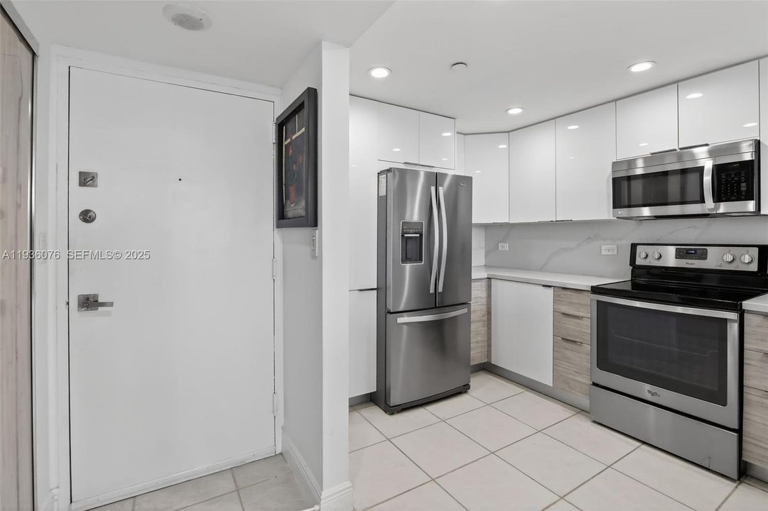 For Sale: $399,999 (2 beds, 2 baths, 1138 Square Feet)