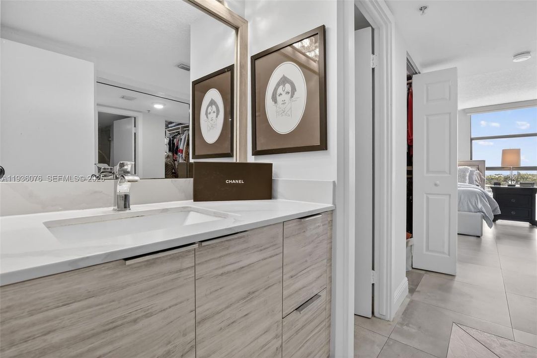 For Sale: $399,999 (2 beds, 2 baths, 1138 Square Feet)