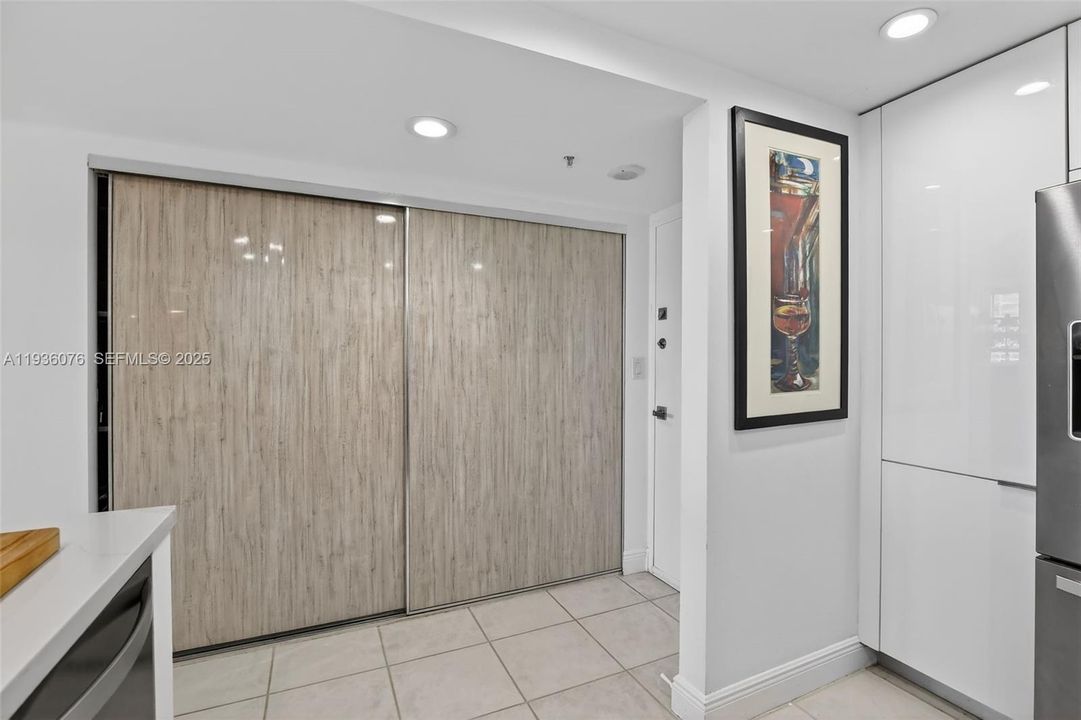 For Sale: $399,999 (2 beds, 2 baths, 1138 Square Feet)