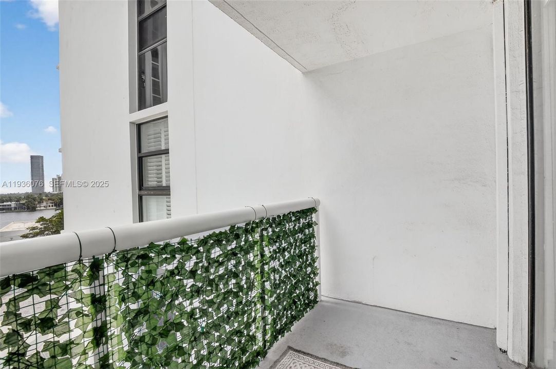 For Sale: $399,999 (2 beds, 2 baths, 1138 Square Feet)