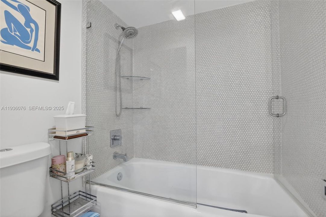 For Sale: $399,999 (2 beds, 2 baths, 1138 Square Feet)