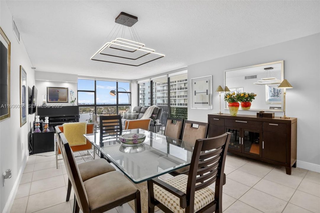 For Sale: $399,999 (2 beds, 2 baths, 1138 Square Feet)