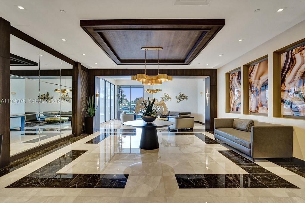 For Sale: $399,999 (2 beds, 2 baths, 1138 Square Feet)