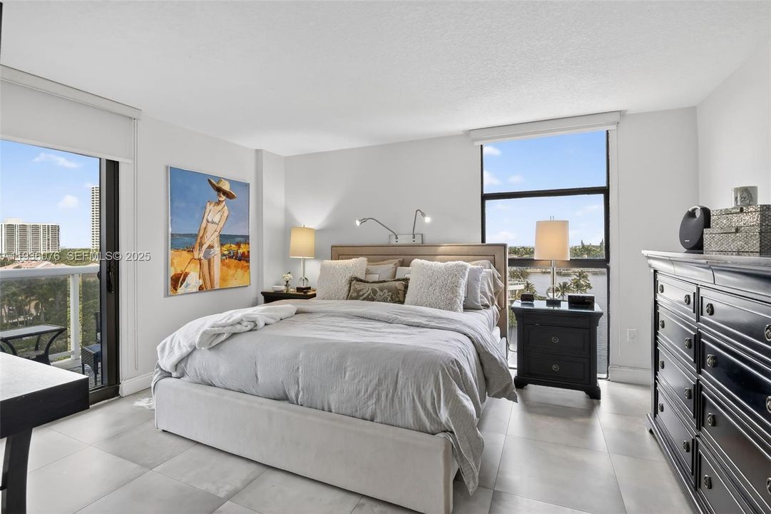 For Sale: $399,999 (2 beds, 2 baths, 1138 Square Feet)