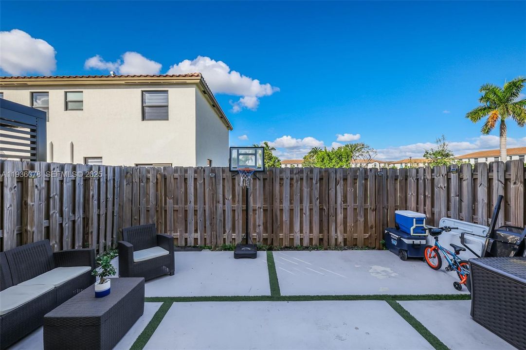 For Sale: $475,000 (3 beds, 2 baths, 1827 Square Feet)