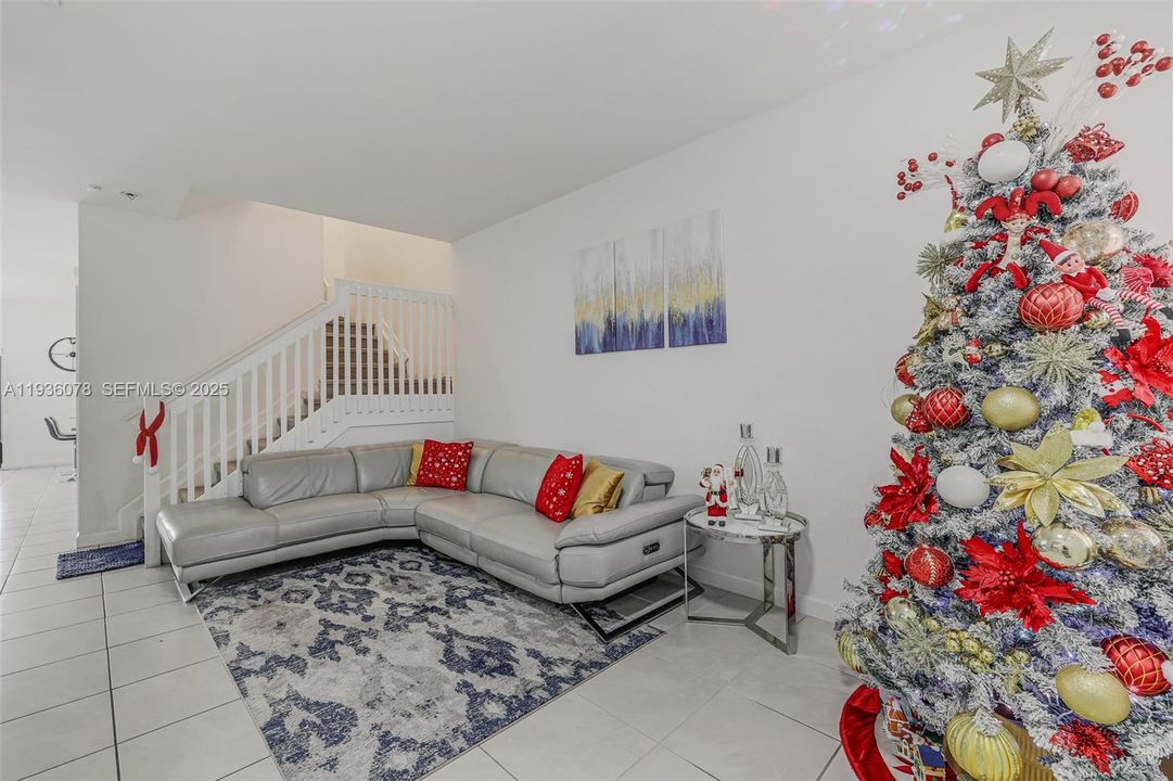 For Sale: $475,000 (3 beds, 2 baths, 1827 Square Feet)