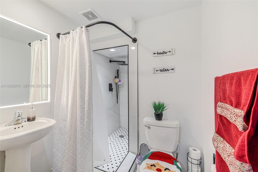 For Sale: $475,000 (3 beds, 2 baths, 1827 Square Feet)