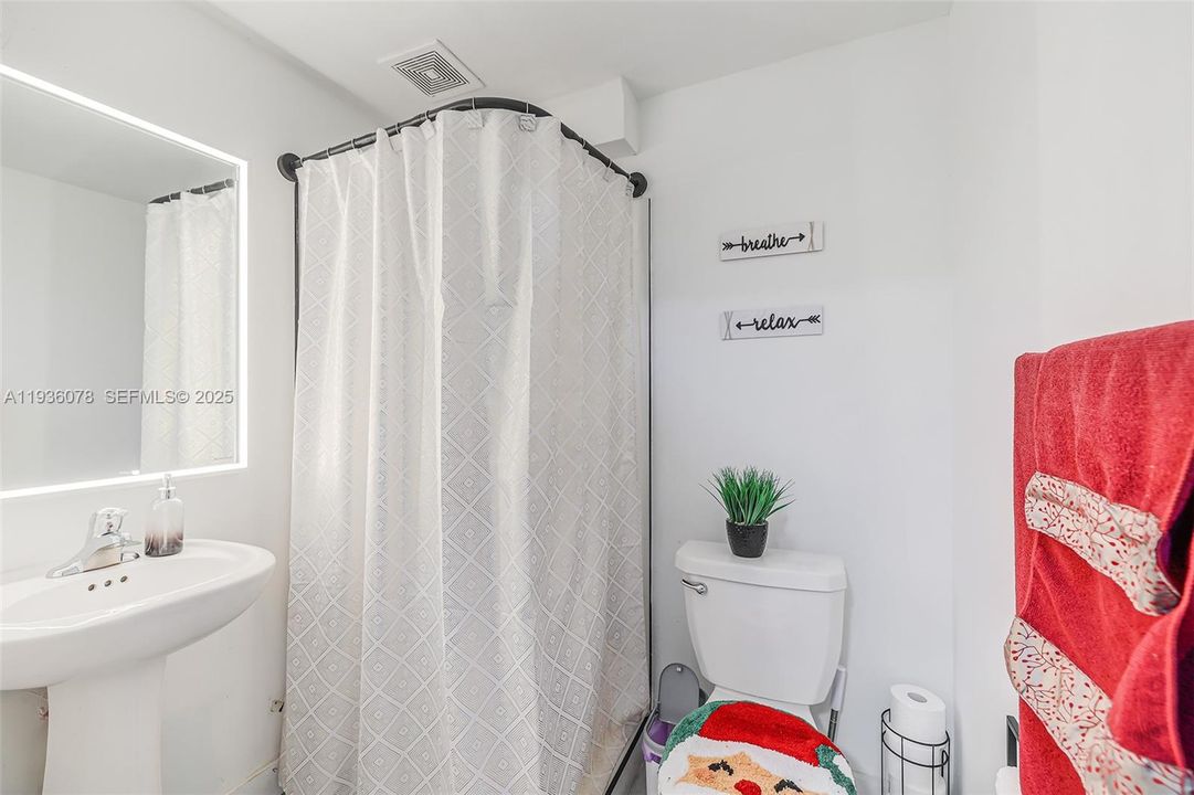 For Sale: $475,000 (3 beds, 2 baths, 1827 Square Feet)