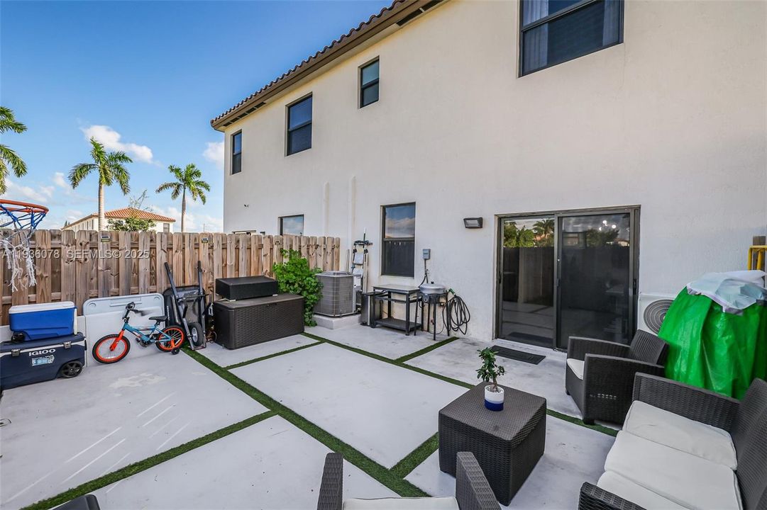 For Sale: $475,000 (3 beds, 2 baths, 1827 Square Feet)