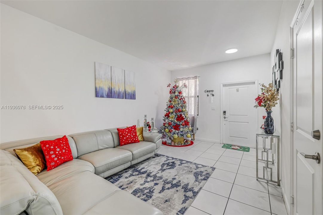 For Sale: $475,000 (3 beds, 2 baths, 1827 Square Feet)
