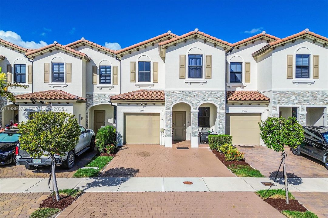 For Sale: $475,000 (3 beds, 2 baths, 1827 Square Feet)