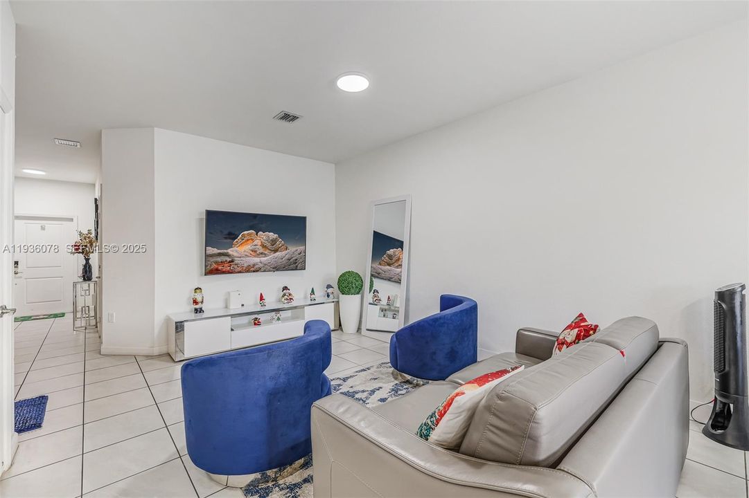 For Sale: $475,000 (3 beds, 2 baths, 1827 Square Feet)