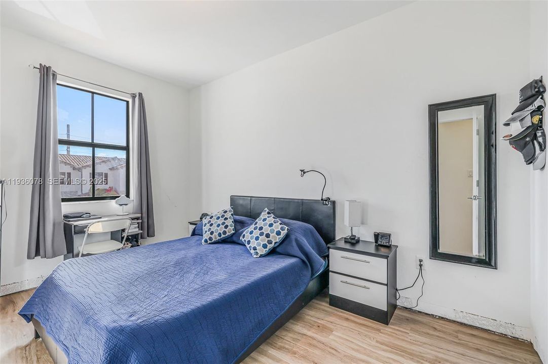 For Sale: $475,000 (3 beds, 2 baths, 1827 Square Feet)