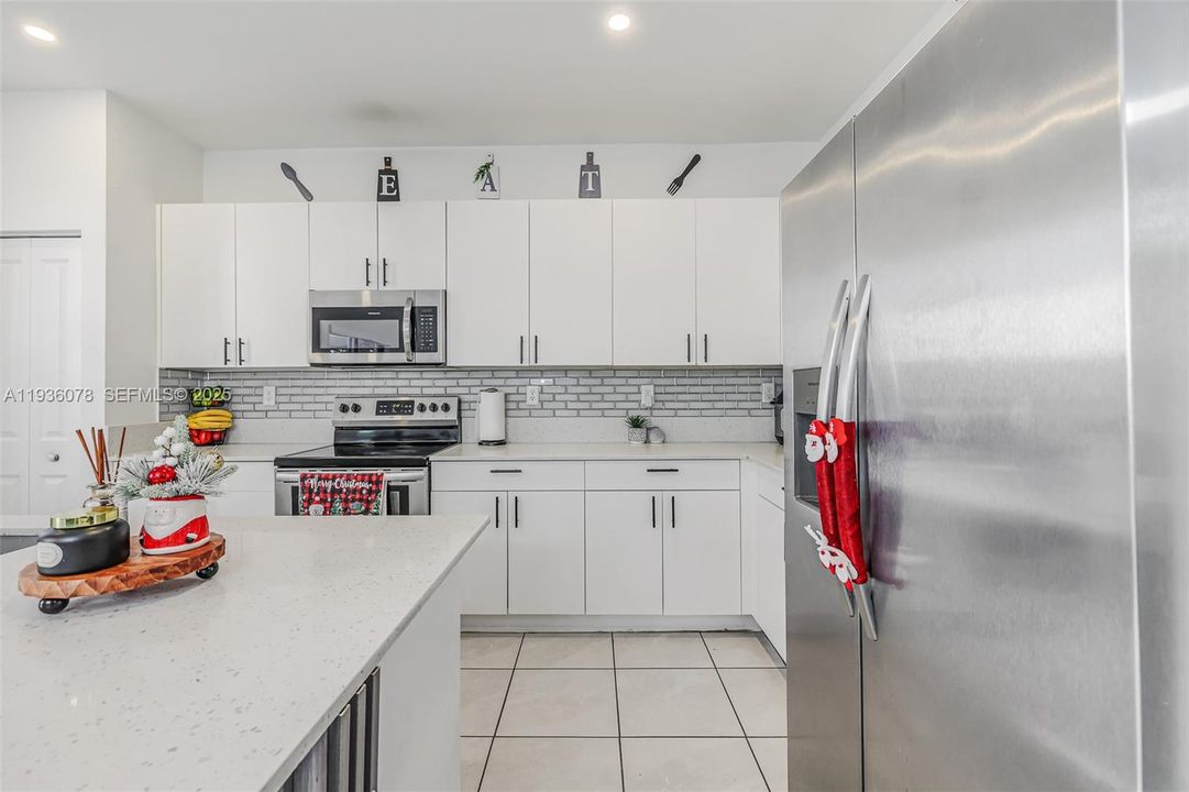 For Sale: $475,000 (3 beds, 2 baths, 1827 Square Feet)