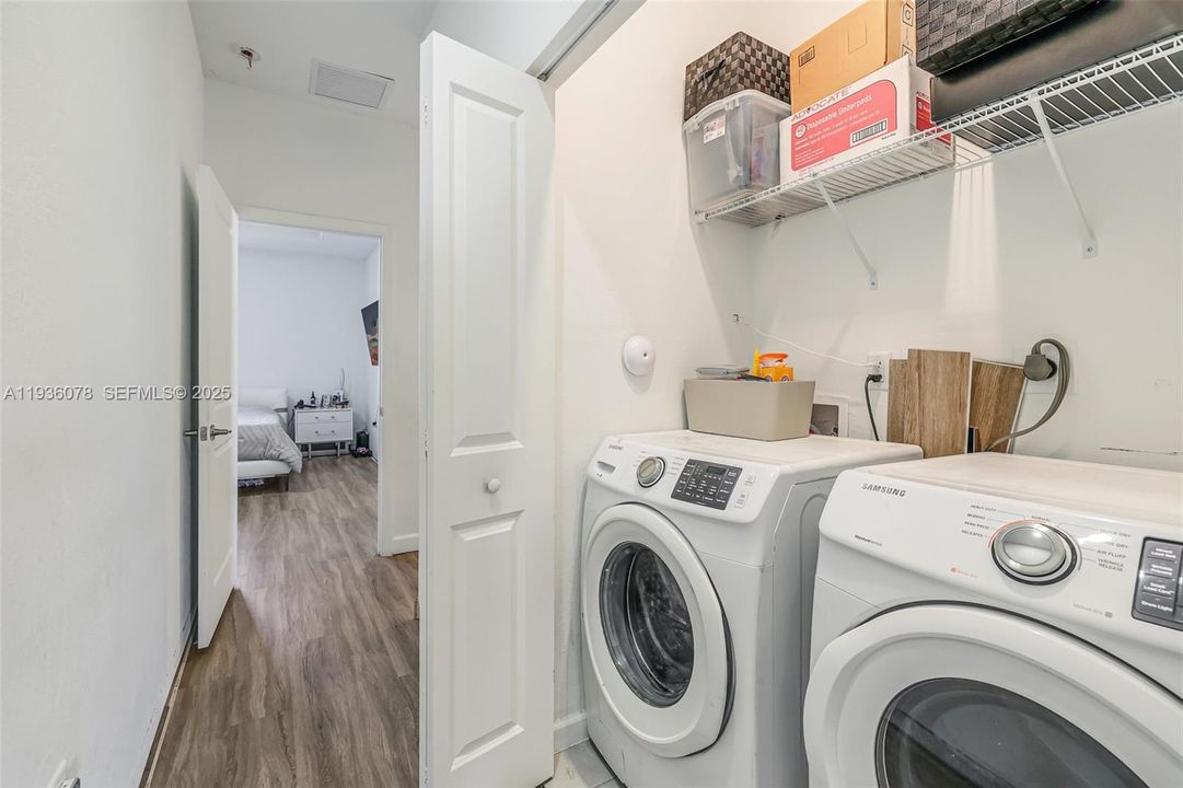 For Sale: $475,000 (3 beds, 2 baths, 1827 Square Feet)