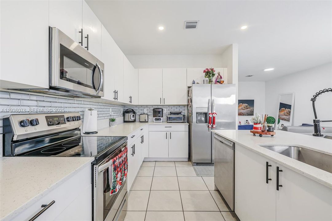 For Sale: $475,000 (3 beds, 2 baths, 1827 Square Feet)