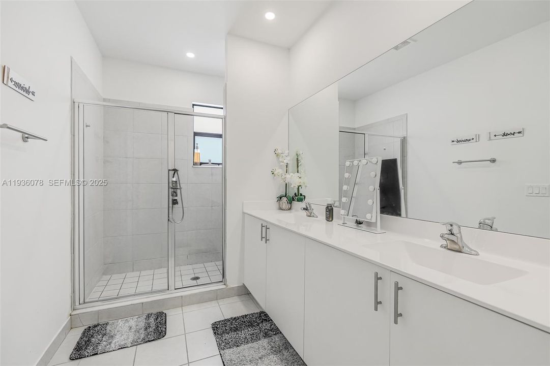 For Sale: $475,000 (3 beds, 2 baths, 1827 Square Feet)