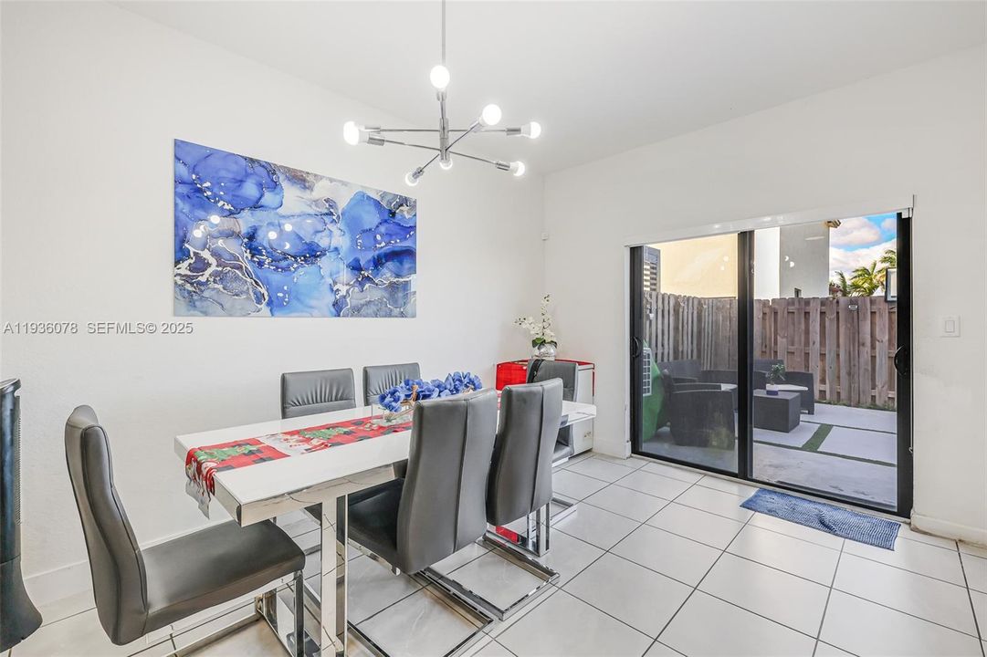 For Sale: $475,000 (3 beds, 2 baths, 1827 Square Feet)