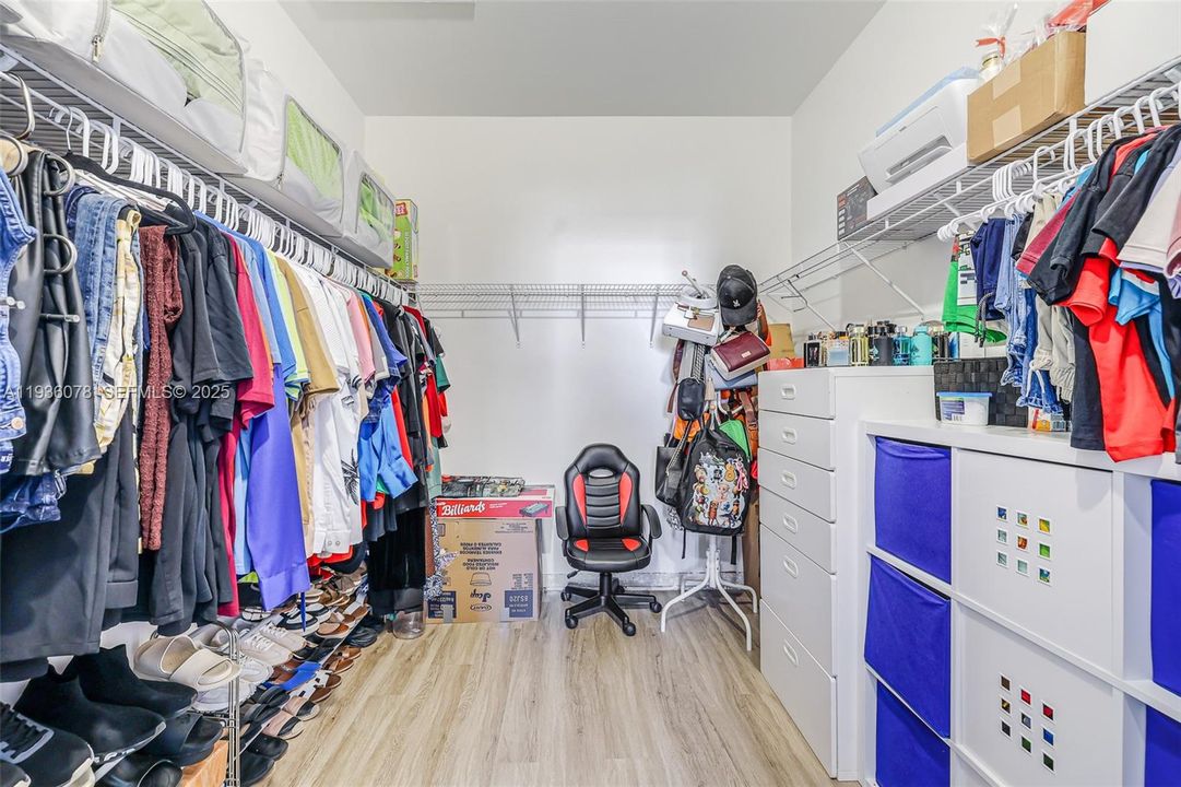 For Sale: $475,000 (3 beds, 2 baths, 1827 Square Feet)