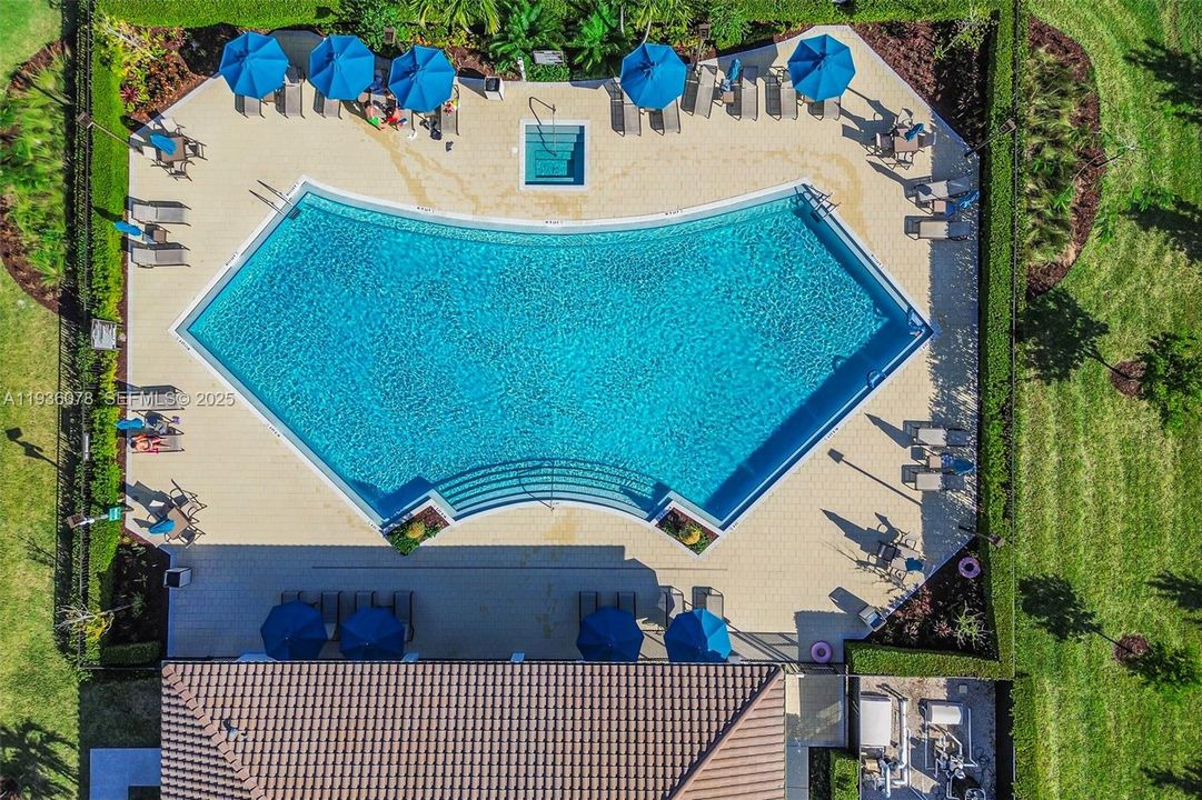 For Sale: $475,000 (3 beds, 2 baths, 1827 Square Feet)