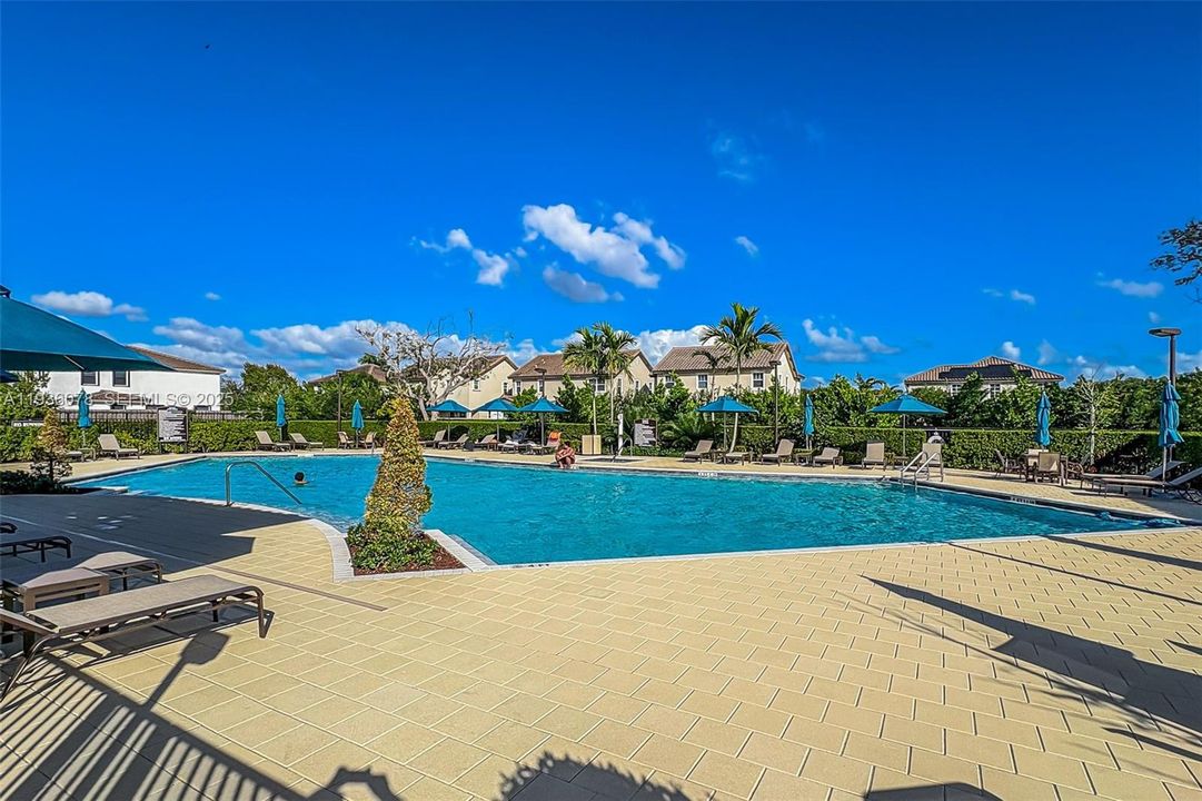 For Sale: $475,000 (3 beds, 2 baths, 1827 Square Feet)