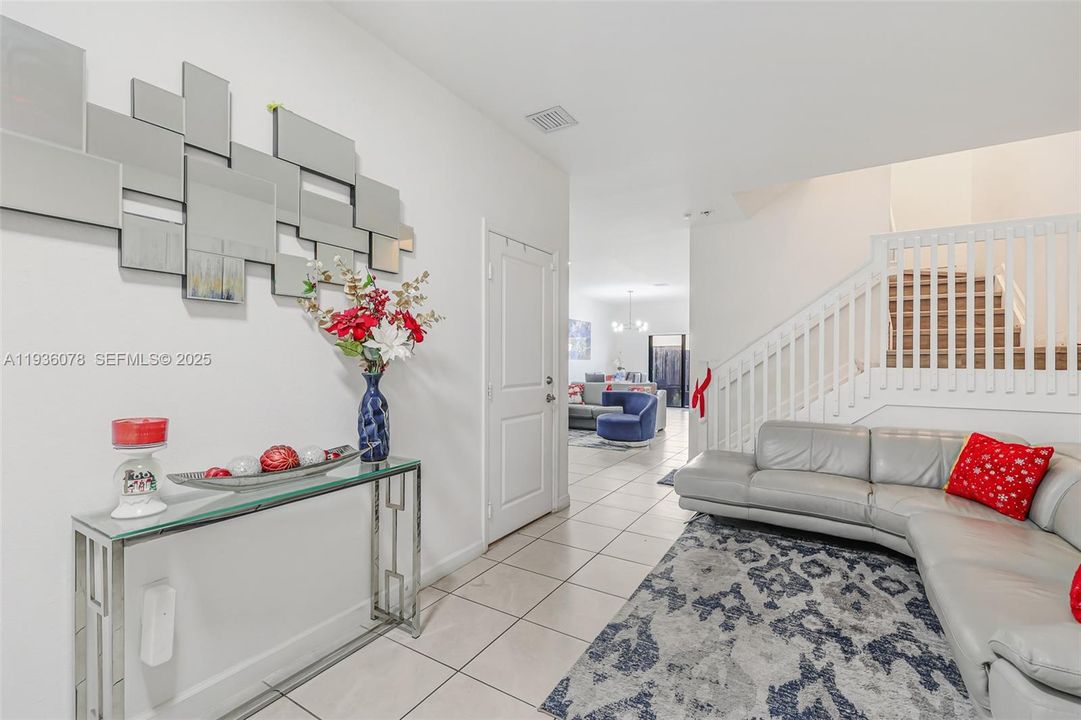 For Sale: $475,000 (3 beds, 2 baths, 1827 Square Feet)