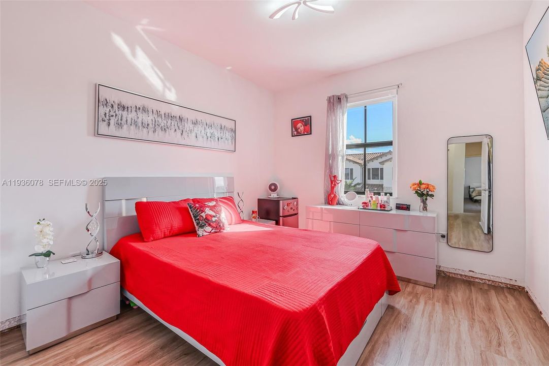 For Sale: $475,000 (3 beds, 2 baths, 1827 Square Feet)