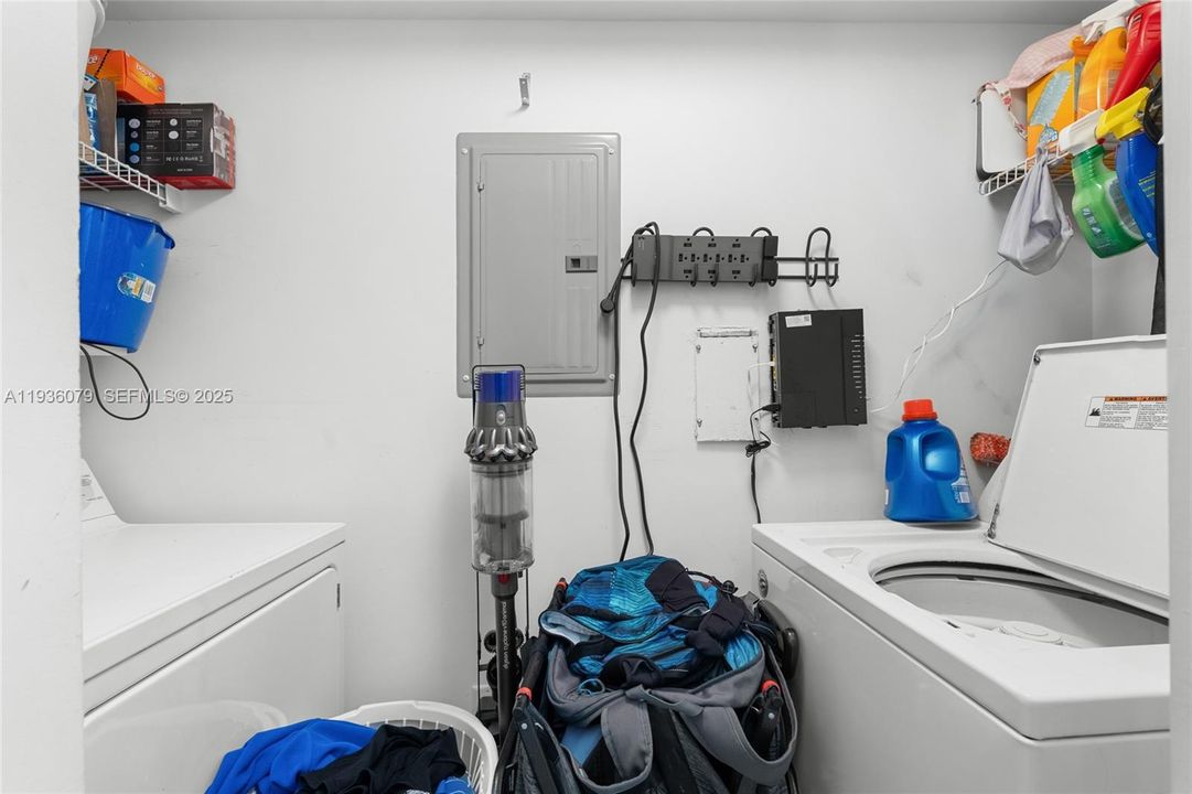 For Sale: $495,000 (2 beds, 2 baths, 1175 Square Feet)