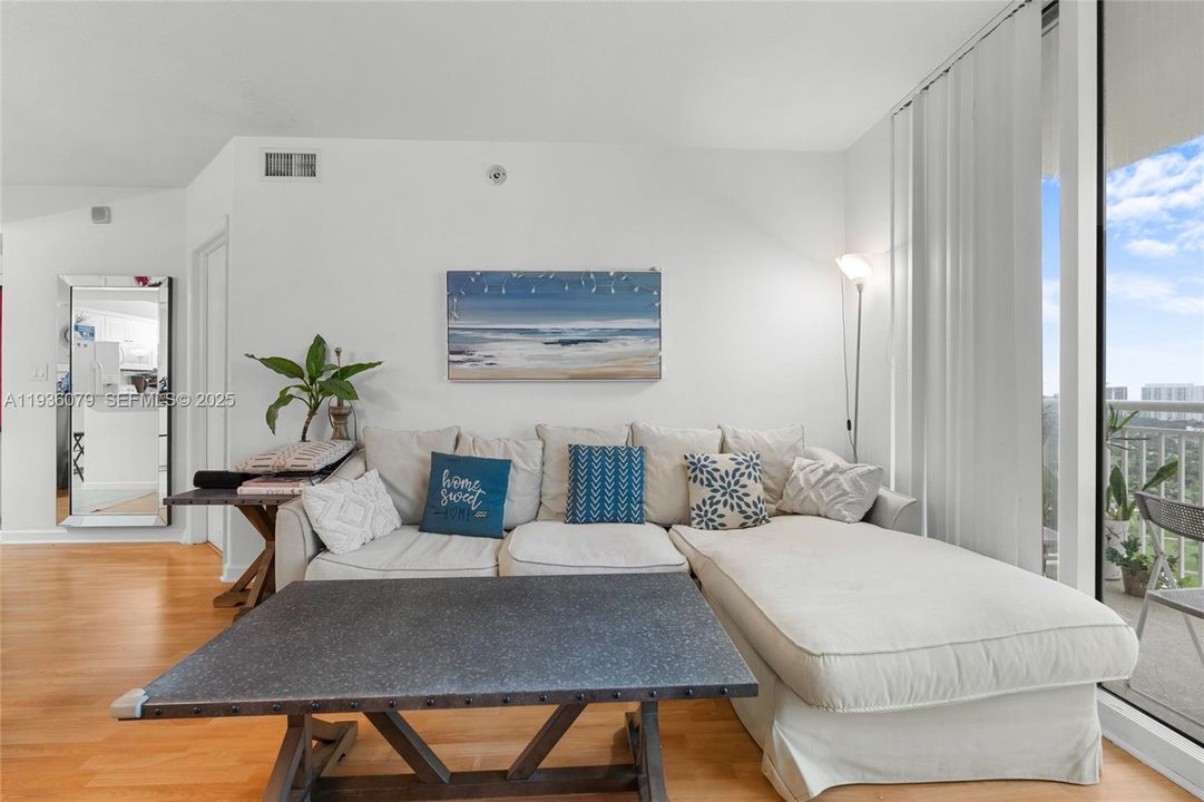 For Sale: $495,000 (2 beds, 2 baths, 1175 Square Feet)