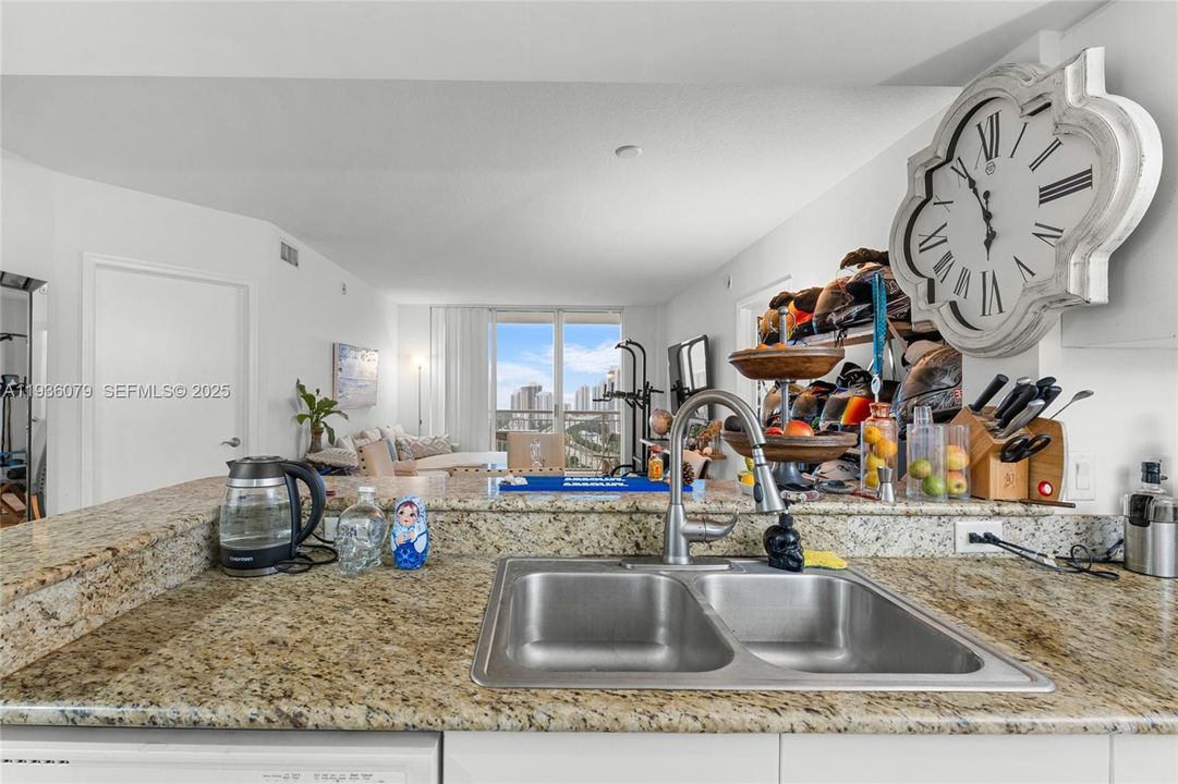 For Sale: $495,000 (2 beds, 2 baths, 1175 Square Feet)