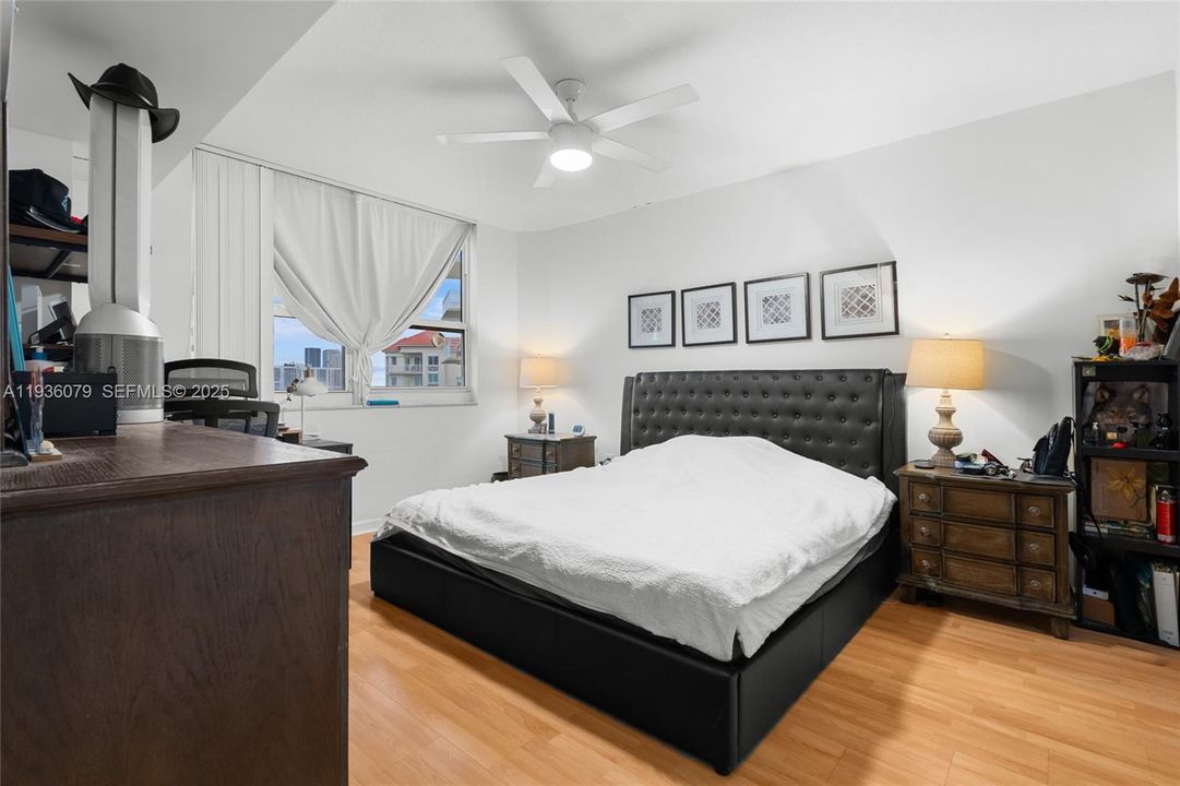 For Sale: $495,000 (2 beds, 2 baths, 1175 Square Feet)