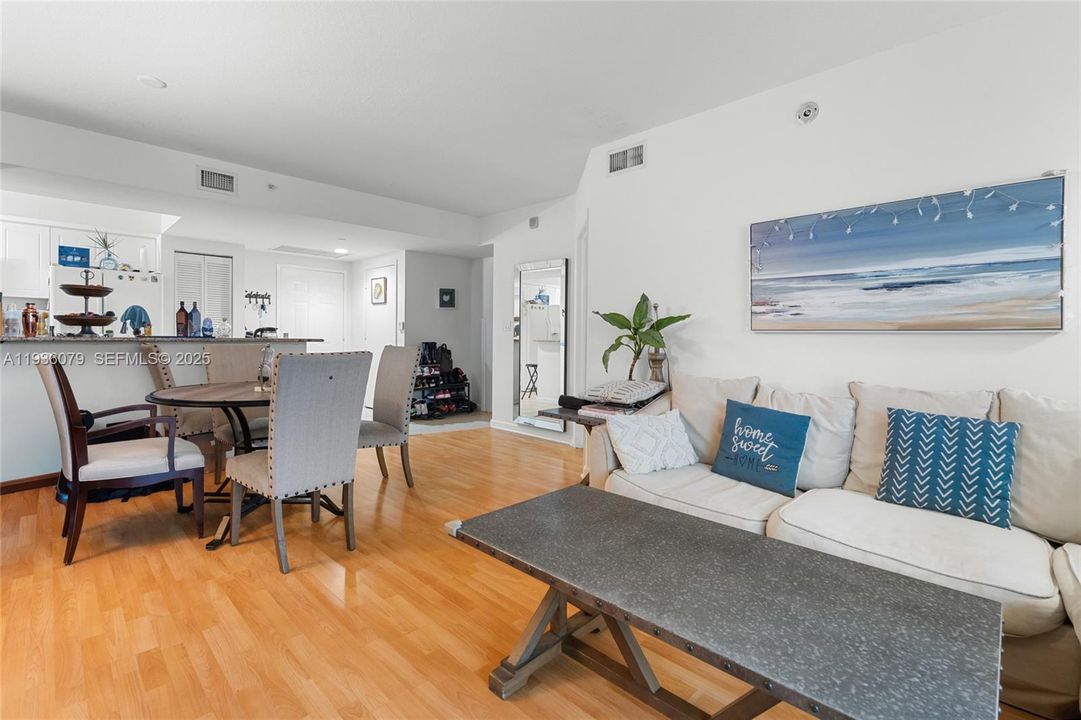 For Sale: $495,000 (2 beds, 2 baths, 1175 Square Feet)