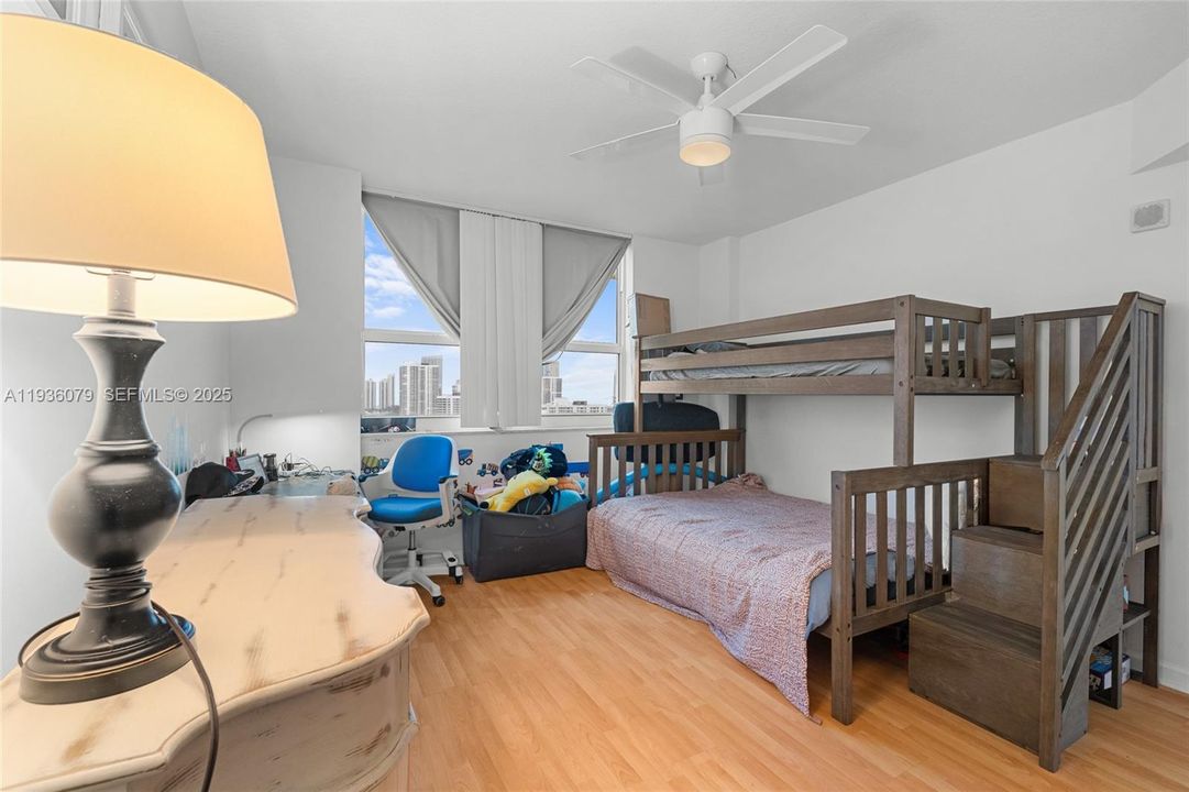 For Sale: $495,000 (2 beds, 2 baths, 1175 Square Feet)