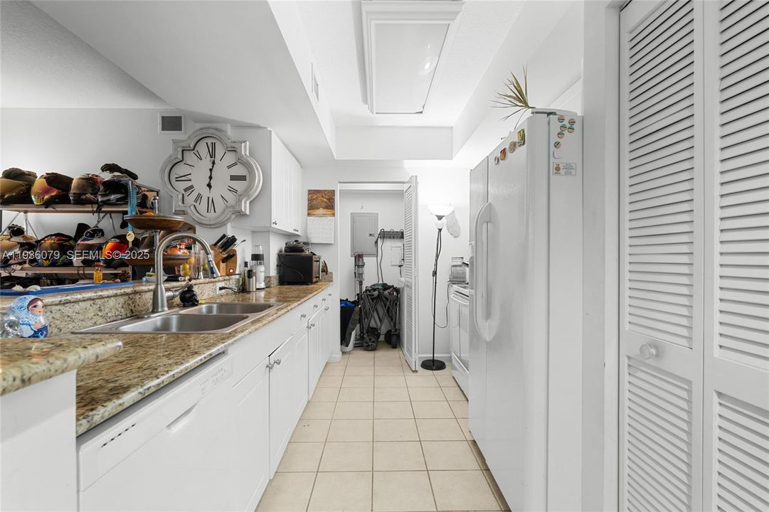 For Sale: $495,000 (2 beds, 2 baths, 1175 Square Feet)