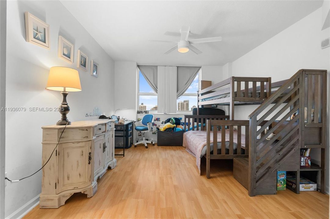 For Sale: $495,000 (2 beds, 2 baths, 1175 Square Feet)