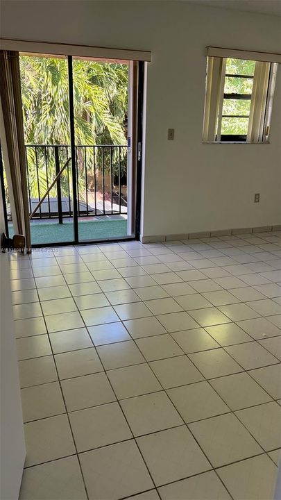 For Rent: $2,500 (3 beds, 2 baths, 5007 Square Feet)