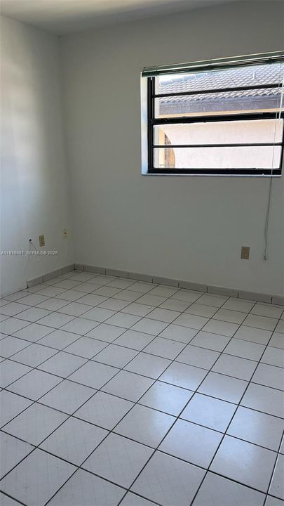 For Rent: $2,500 (3 beds, 2 baths, 5007 Square Feet)