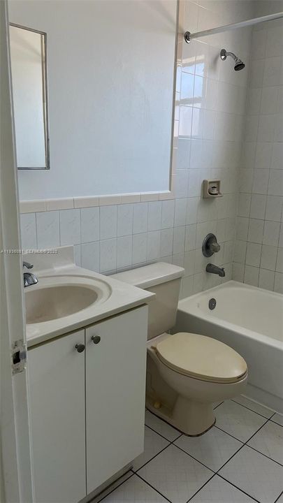 For Rent: $2,500 (3 beds, 2 baths, 5007 Square Feet)