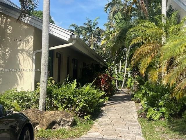 待售: $285,000 (2 贝兹, 2 浴室, 1012 平方英尺)