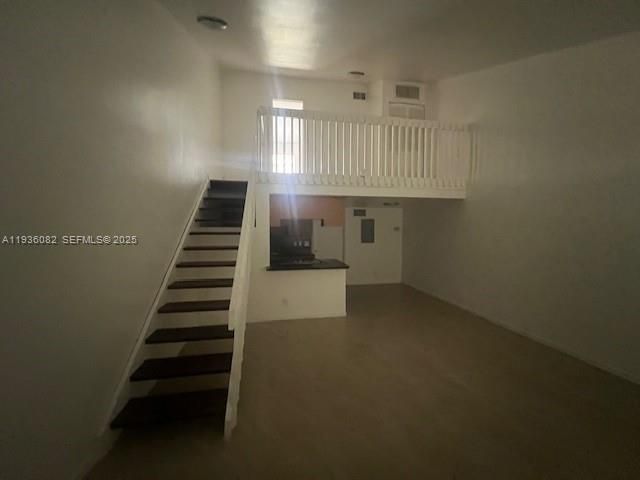 待售: $285,000 (2 贝兹, 2 浴室, 1012 平方英尺)