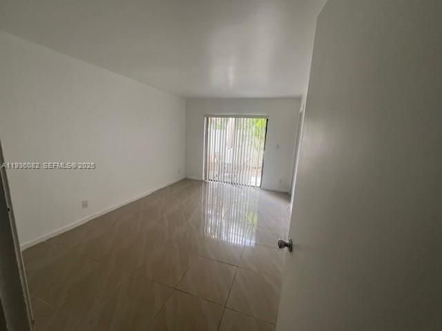 待售: $285,000 (2 贝兹, 2 浴室, 1012 平方英尺)