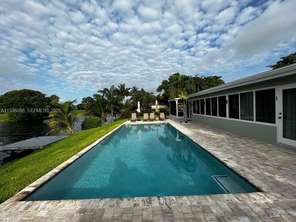 出租: $6,700 (3 贝兹, 2 浴室, 2674 平方英尺)