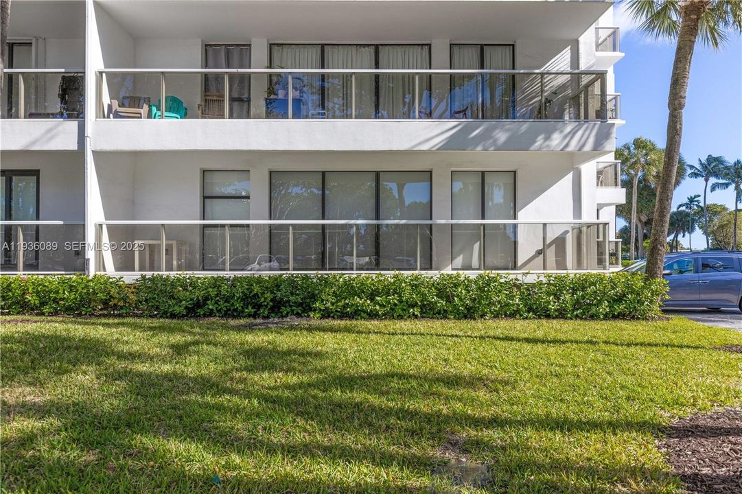 For Sale: $389,000 (2 beds, 2 baths, 1022 Square Feet)